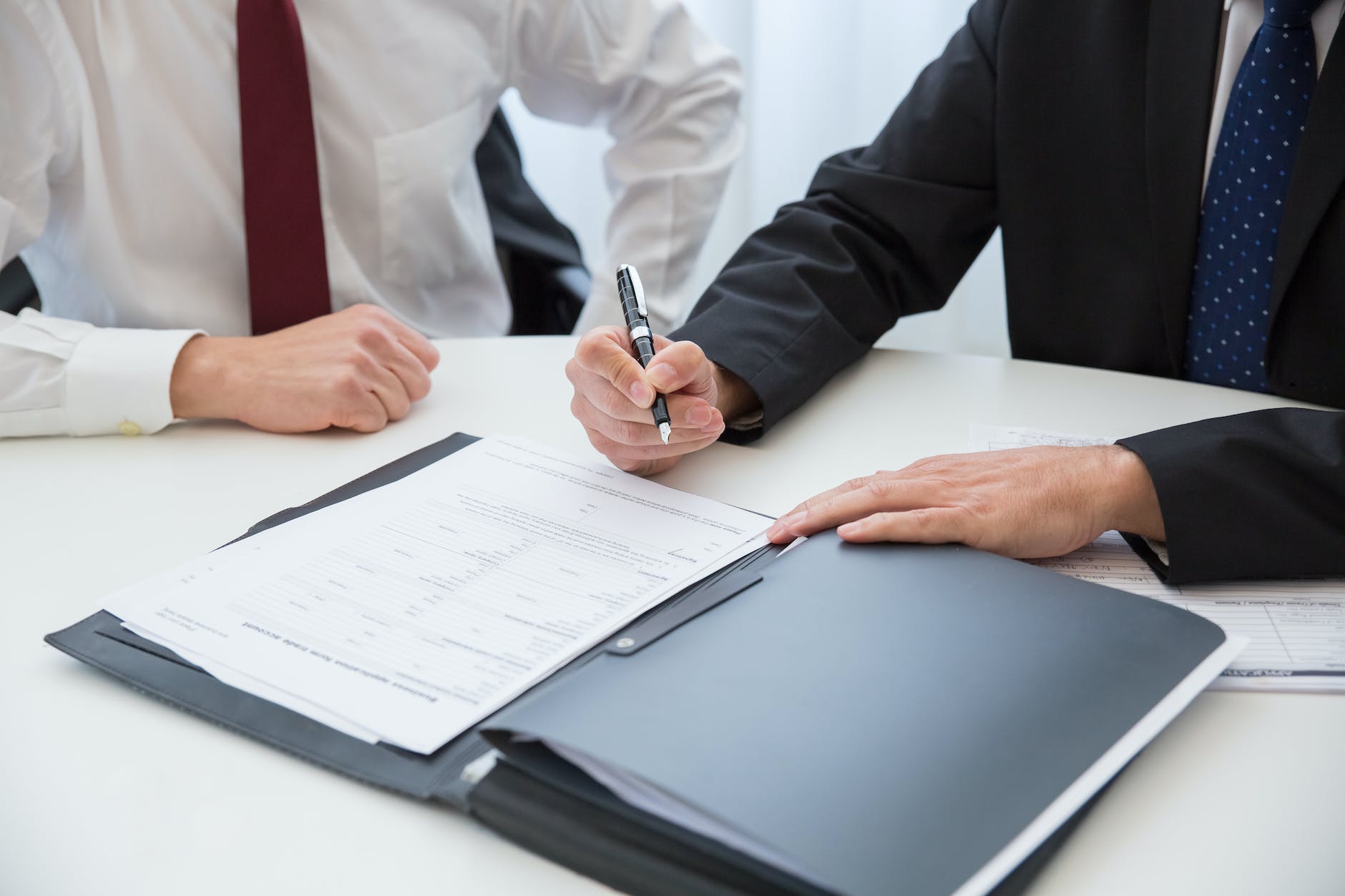 Consider Before Hiring A Litigation Lawyer